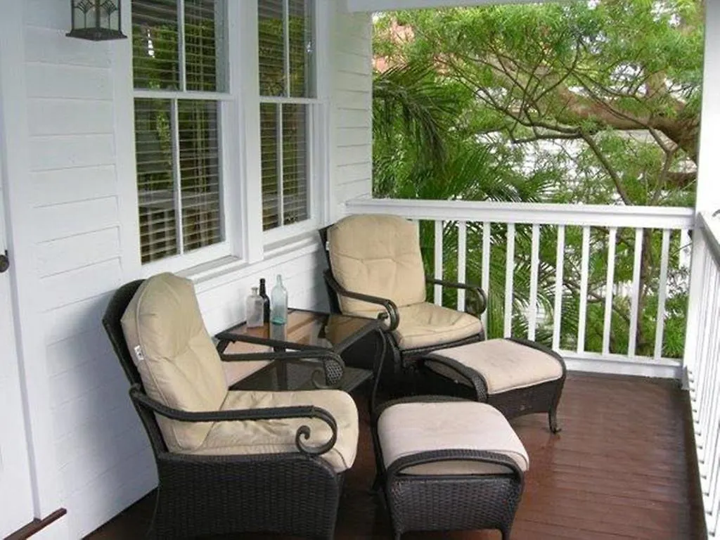 Frances Street Bottle Inn Key West